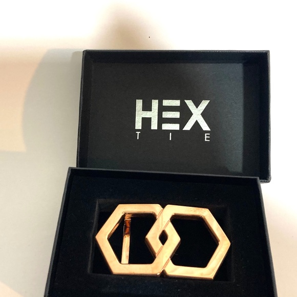 HEX TIE BRAND REVERSIBLE BLACK & RED LEATHER BELT W/ COPPER COLORED BELT BUCKEL